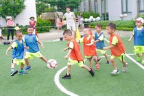 Lần đầu tiên, trẻ em Hà Nội được tiếp cận môn thể thao Bóng đá theo phong cách giáo dục Nhật Bản