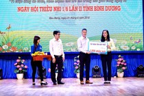 Tân Hiệp Phát trao tặng hàng nghìn phần quà cho trẻ em nhân ngày Quốc tế thiếu nhi.