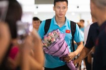 Tuyển Việt Nam về đến Nội Bài sau khi giành ngôi á quân King’s Cup
