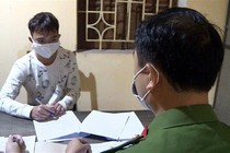 Bắt tạm giam đối tượng không đeo khẩu trang, chống đối công an