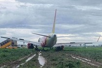 Mưa gió lớn, máy bay trượt khỏi đường băng, tất cả an toàn