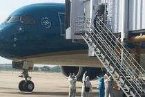Chuyến bay đón 129 bệnh nhân Covid-19 từ Guinea Xích đạo đã hạ cánh an toàn