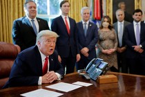 Chính phủ Trump chạy đua để bảo vệ di sản chính sách