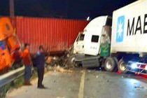 Quốc lộ 1 kẹt xe nghiêm trọng sau tai nạn liên hoàn