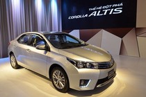 Toyota Corolla Altis sản xuất năm 2015 giá ngang Vios mới
