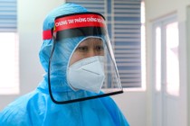 Nhân viên BV Bệnh Nhiệt đới TƯ không hoang mang, làm việc bình thường