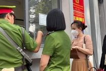 Sự thật hình ảnh ca sỹ Vy Oanh có mặt tại Công an TP HCM