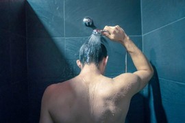 Tắm theo trình tự thế nào để tránh đột quỵ?