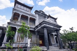 Choáng ngợp tòa lâu đài đá "độc nhất vô nhị" ở Ninh Bình 