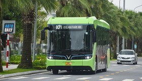 Đối với giao thông đô thị, từ năm 2025, mục tiêu đặt ra là 100% xe buýt thay thế, đầu tư mới sử dụng điện, năng lượng xanh.