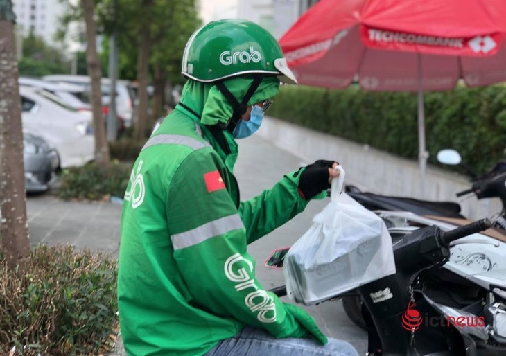Bộ Y tế: F0 không được tiếp xúc với vật nuôi trong nhà ảnh 1 Shipper nên giao hàng thế nào để phòng tránh Covid-19?