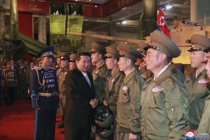 Triều Tiên gây ngạc nhiên với dàn vũ khí hiện đại trưng bày tại triển lãm quân sự ảnh 2
