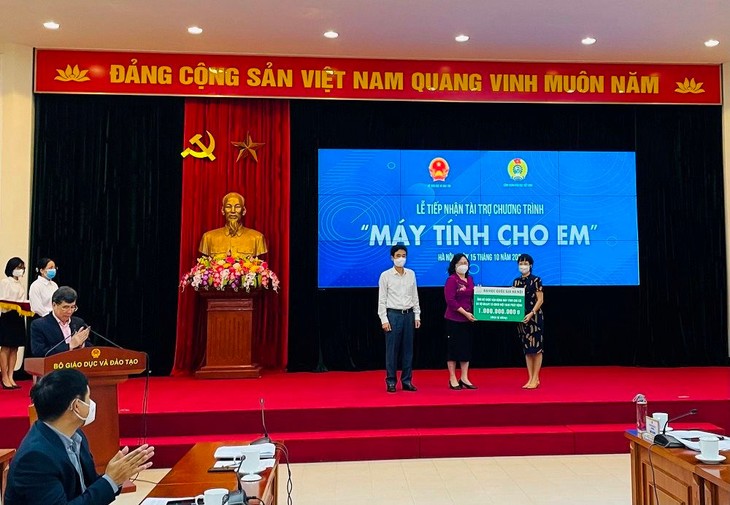 tiep-nhan-may-tinh-cho-em(1).jpg