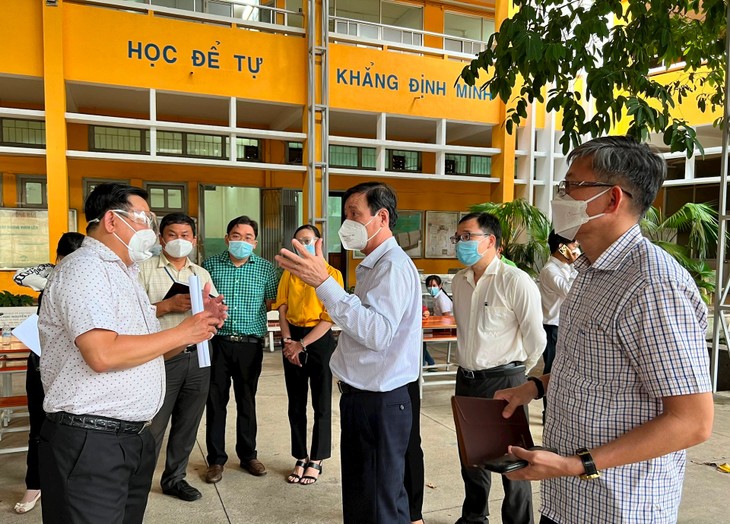 bsckii-nguyen-huu-hung-pgd-syt-di-kiem-tra.jpg