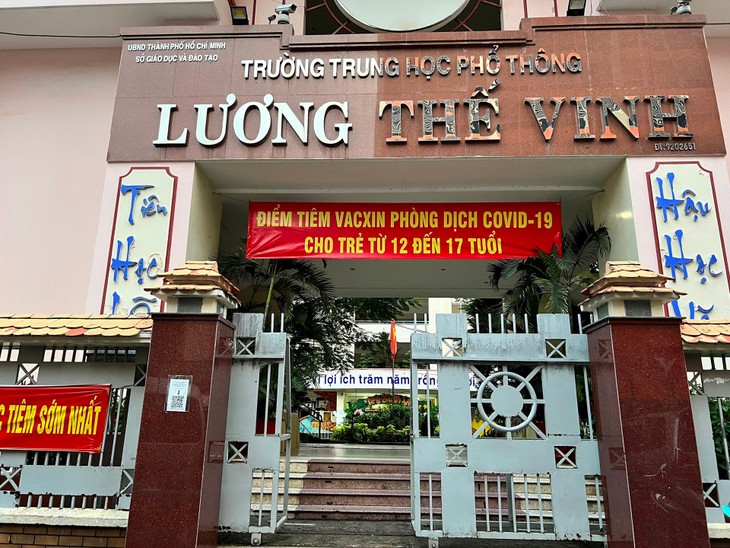 nhung-tre-tiem-dau-tien.jpg