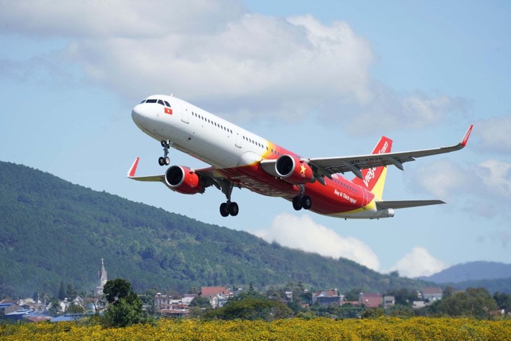 tau-bay-vietjet.jpg