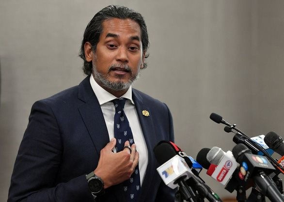 Vắc xin giảm hiệu lực nhanh- Malaysia kêu gọi dân tiêm mũi 3 ảnh 1 bo-truong-y-te-khairy-jamaluddin-cua-malaysia.jpg