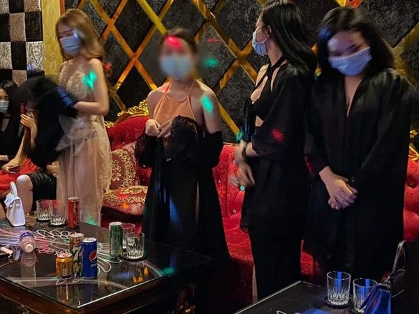 Hà Nội phong tỏa quán Karaoke có 8 F0 và nhiều địa chỉ ở khu tập thể Nguyễn Công Trứ . Ảnh Minh họa 8-nhan-vien-f0.jpg