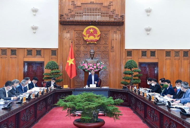 Thủ tướng Phạm Minh Chính, trưởng Ban Chỉ đạo quốc gia về phòng chống dịch COVID-19, chủ trì cuộc họp về nhập khẩu và sản xuất văcxin, thuốc điều trị COVID-19 trong nước. thu-tuong-2.jpeg