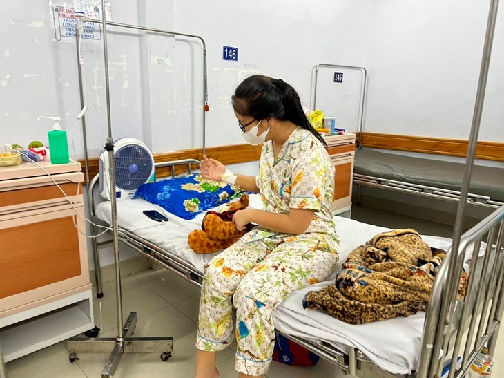 Bé gái 14 tuổi, nặng 62kg, bị Covid-19 nguy kịch cũng được các bác sĩ Bệnh viện Nhi đồng 2 cứu sống với kỹ thuật ECMO be-mn-1.jpg
