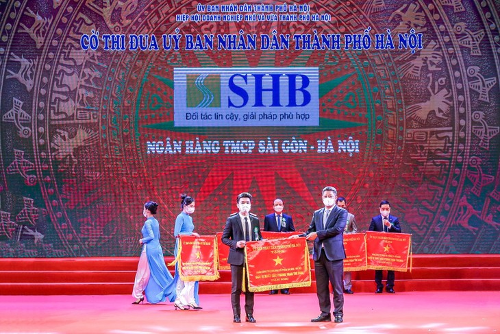 SHB tiếp tục được vinh danh Top 10 doanh nghiệp vốn hóa lớn có BCTN tốt nhất ảnh 2