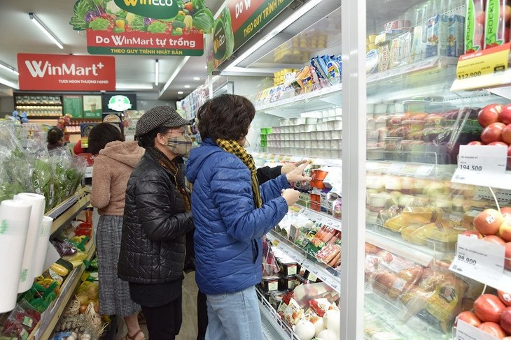 khach-hang-mua-sam-tai-cua-hang-winmart-tai-ha-noi-edit.jpg