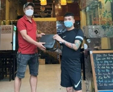 Nghệ An: Chủ quán cơm lên mạng tìm và trả lại gần 1 tỷ đồng cho khách bỏ quên ảnh 1 tra-tui.png