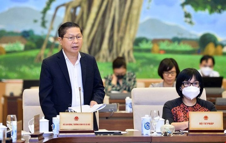 202204161532071095thu-truong-bo-lao-dong-thuong-binh-va-xa-hoi-le-tan-dung-1650101979366.jpg