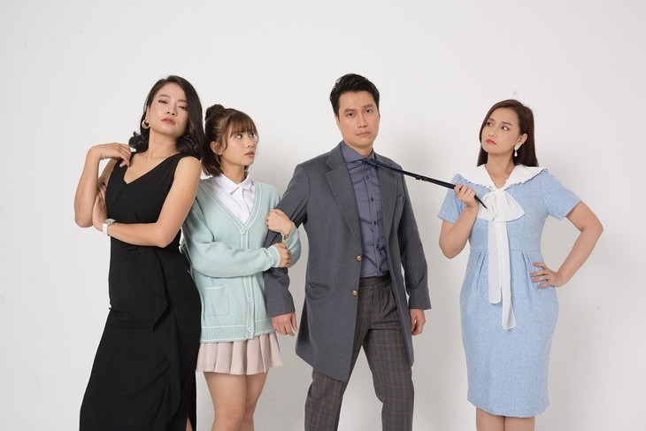 Việt đứng giữa một mê cung bởi không biết mình sẽ chọn hạnh phúc nào cho mình. Ảnh VTV 891_8465.jpg