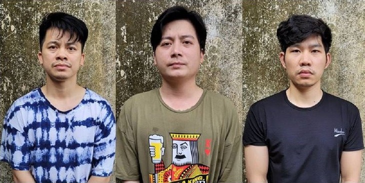 Các bị can Hoàng Văn Bình, Vũ Thanh Tùng và Lã Văn Hoài tại cơ quan công an (từ trái qua). 3st.jpg
