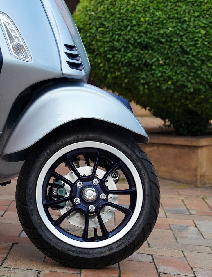 Vespa Primavera S Grey Delicato. ảnh 3 vespa-primavera-s-grey-delicato.jpg