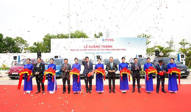 Cắt băng khánh thành Trạm sạc PVOIL tram-sac-xe-dien.jpg
