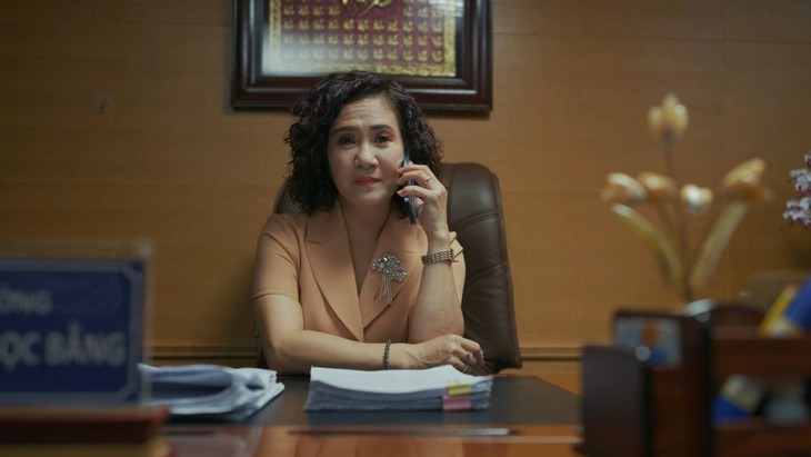 Đấu trí là câu chuyện về cuộc chiến chống lại những kẻ có tiền, có quyền, địa vị gây sức ép ngược lại cơ quan điều tra. ảnh 2 dau-tri-1.jpg