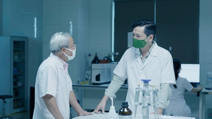 Bộ phim phản ánh hơi thở của thời đại, đặc biệt là cuộc chiến chống tham nhũng nâng giá kit test. ảnh 4 dau-tri-8.jpg