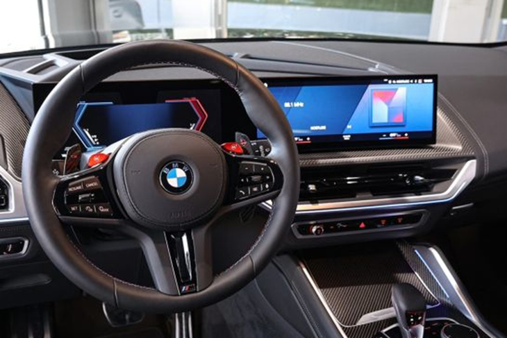 SUV hiệu suất cao BMW XM đầu tiên ra biển số tại Việt Nam