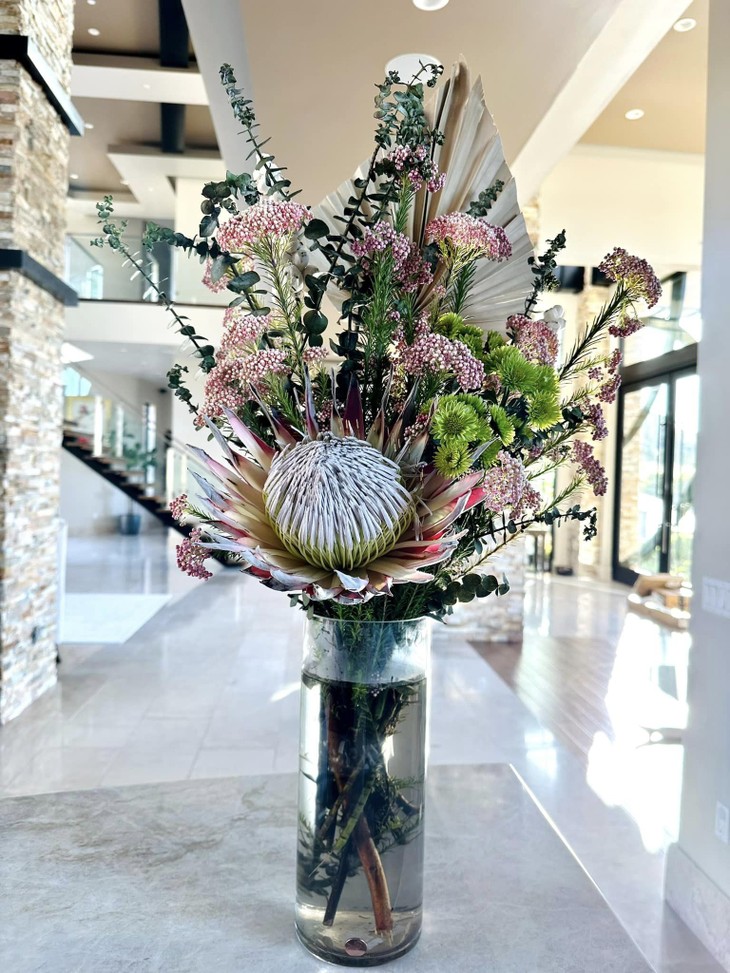 Mãn nhãn biệt thự 4.000 m2 ngập hoa tươi của vợ cũ Đan Trường