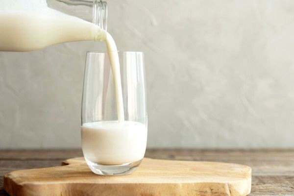 Uống nước cam hay sữa vào buổi sáng tốt cho sức khỏe? ảnh 1