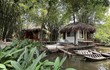 Cận cảnh villa miệt vườn cực khủng của Vân Trang 