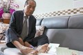 Thầy giáo viết chữ bằng chân Nguyễn Ngọc Ký qua đời ở tuổi 75