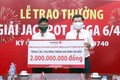 Nam thanh niên Cần Thơ đeo khẩu trang phòng dịch nhận giải Jackpot 70 tỷ đồng