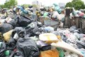 Túi to túi nhỏ chất thành núi, rác thải ngập ngụa nhiều tuyến phố Hà Nội