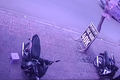 Video: Cô gái lao ra chặn đầu khiến tên trộm vứt xe bỏ chạy