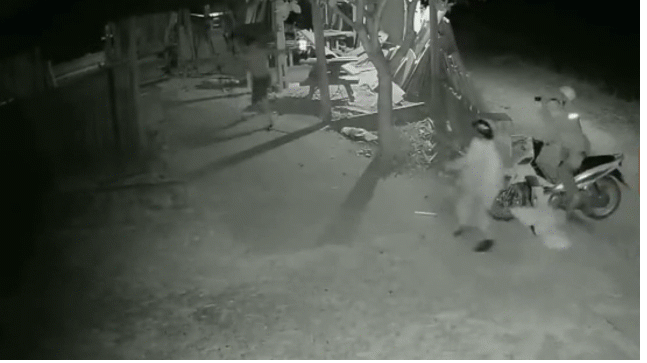 Video: Đi trộm chó bị dân truy đuổi, 2 đối tượng chống trả quyết liệt