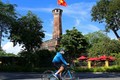 Tận hưởng kỳ nghỉ, người dân thảnh thơi đạp xe dạo khắp Hà Nội