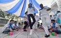 Ảnh: Lính hải quân Mỹ nhảy sạp với trẻ em Đà Nẵng