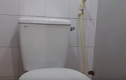 Hướng dẫn thay dây vòi xịt trong nhà vệ sinh