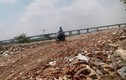 Trắng trợn đổ rác, phế thải xây dựng tại bãi sông Hồng