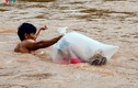 Học sinh chui túi nilon qua suối ở Điện Biên: Chủ tịch huyện tiếc nuối điều gì?