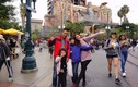 Khoảnh khắc hạnh phúc của gia đình Jennifer Phạm tại Disneyland