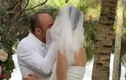 Xuân Lan khóa môi chồng Việt kiều lâu nghẹt thở trong đám cưới